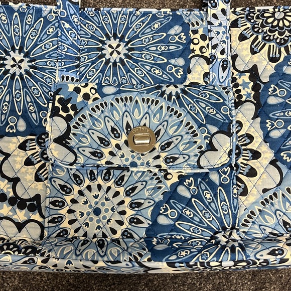 Vera Bradley Turnlock Tote,Blue Star Medallion,large, organized,Christmas gift - Picture 2 of 13
